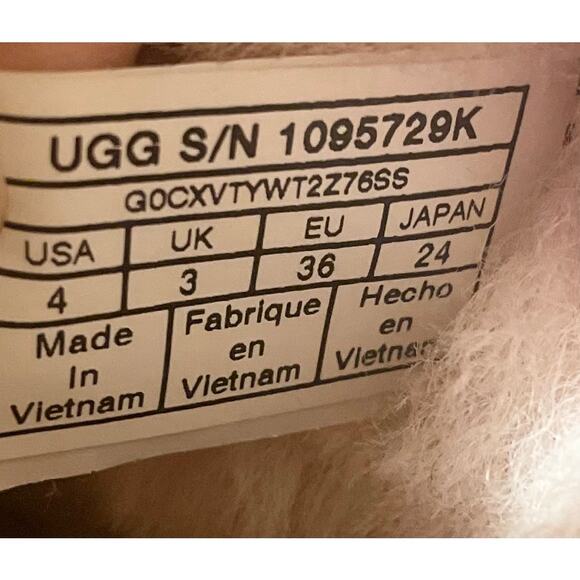 NWT Kids Ugg Stargirl Classic Mini II Bow Boots Size 4 - Picture 8 of 8